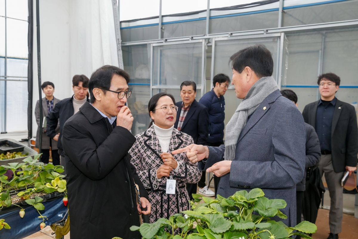 20240305-117[_P7U3505-1-제274회 임시회 산업건설위원회 농업기술센터 현장방문.jpg