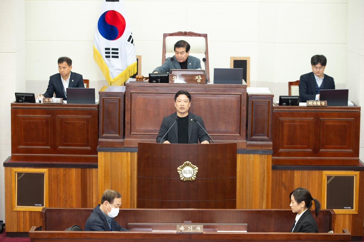 20240308-008[_P7U3808-제274회 임시회 제2차 본회의시 김원섭 의원 5분 자유발언.jpg