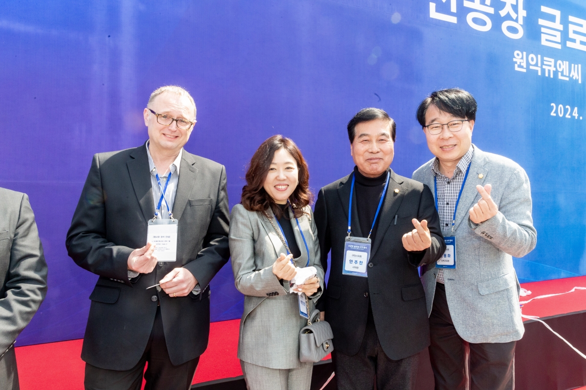 20240327-028[_P7U5217-1-㈜원익큐엔씨 캠퍼스S 준공식.jpg