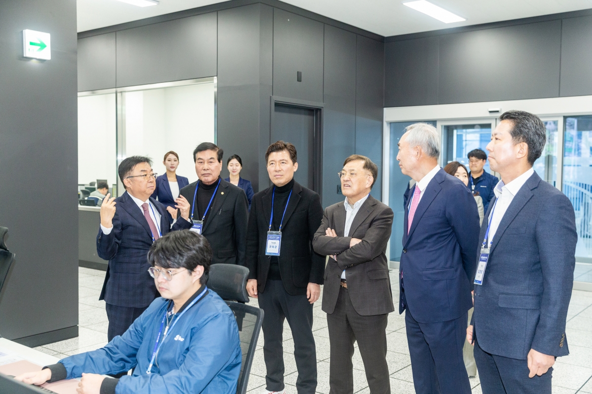 20240327-030[_P7U5222-1-㈜원익큐엔씨 캠퍼스S 준공식.jpg