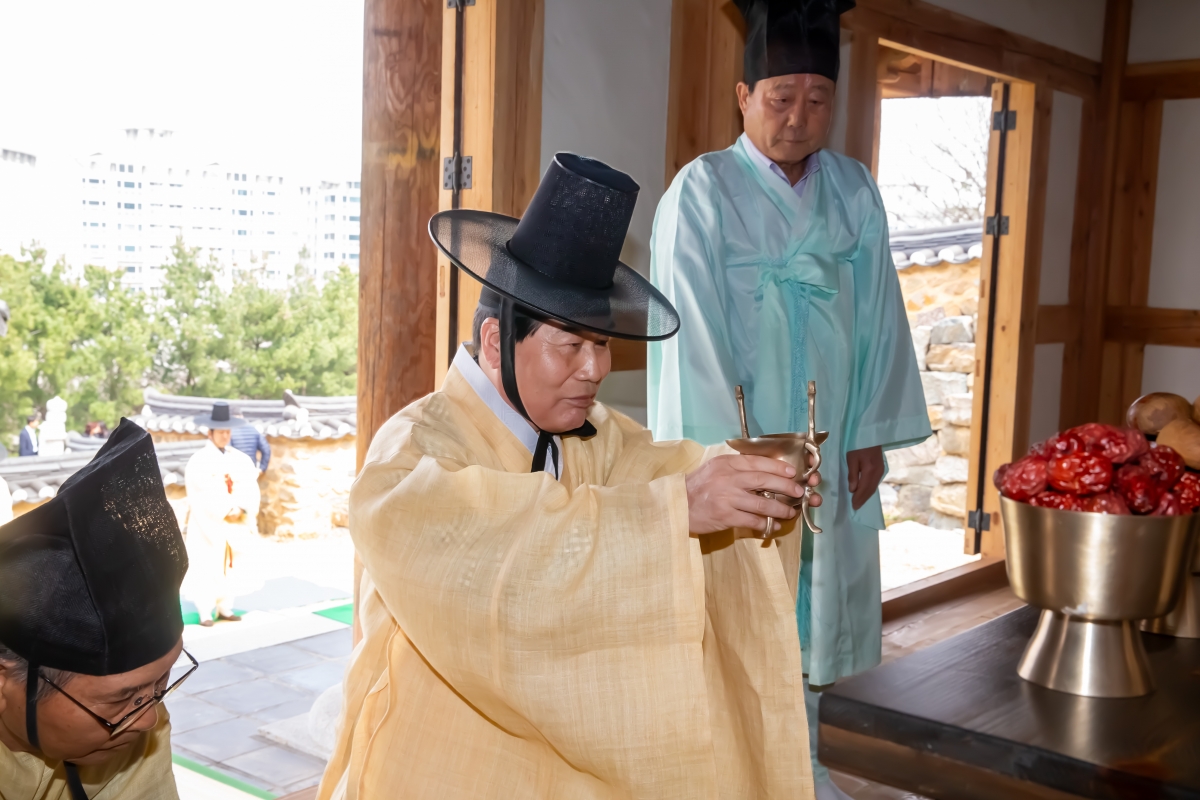 20240402-017[_P7U5368-왕산 허위 선생 춘계 향사.jpg
