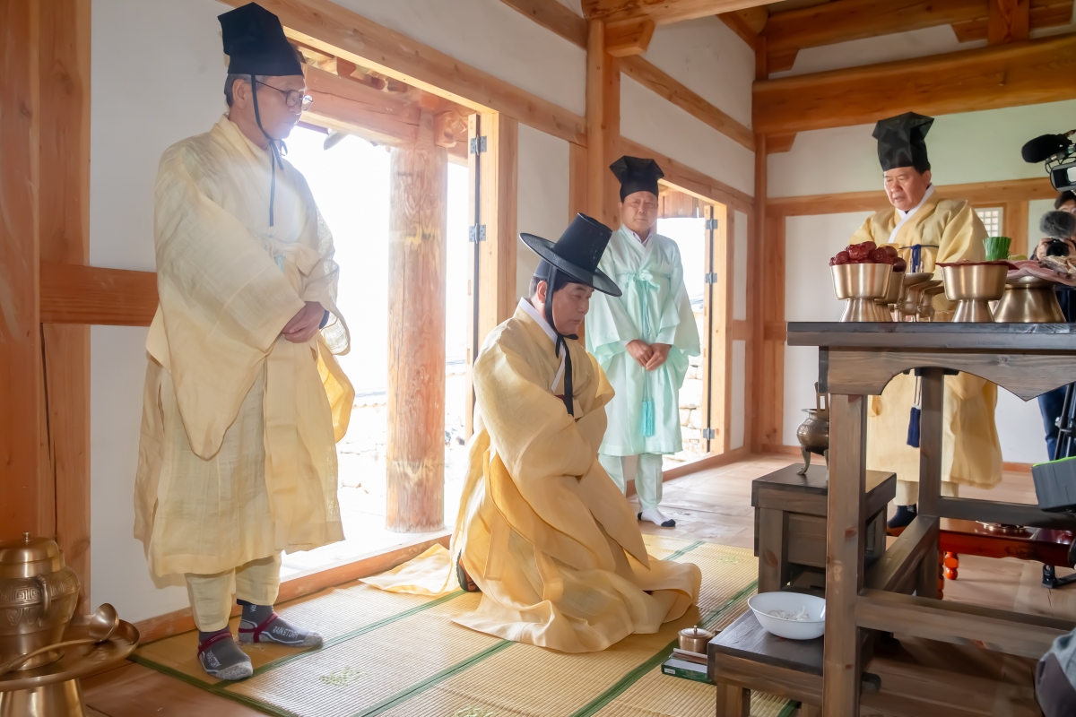 20240402-019[_P7U5374-왕산 허위 선생 춘계 향사.jpg