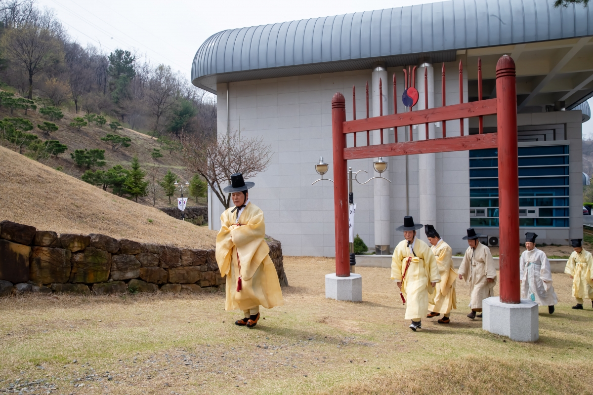 20240402-008[_P7U5340-왕산 허위 선생 춘계 향사.jpg