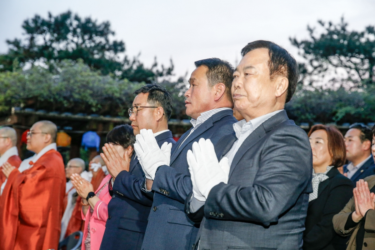 20240412-011[_P7U5734-1-불기 2568년 부처님 오신 날 봉축탑 점등식.jpg