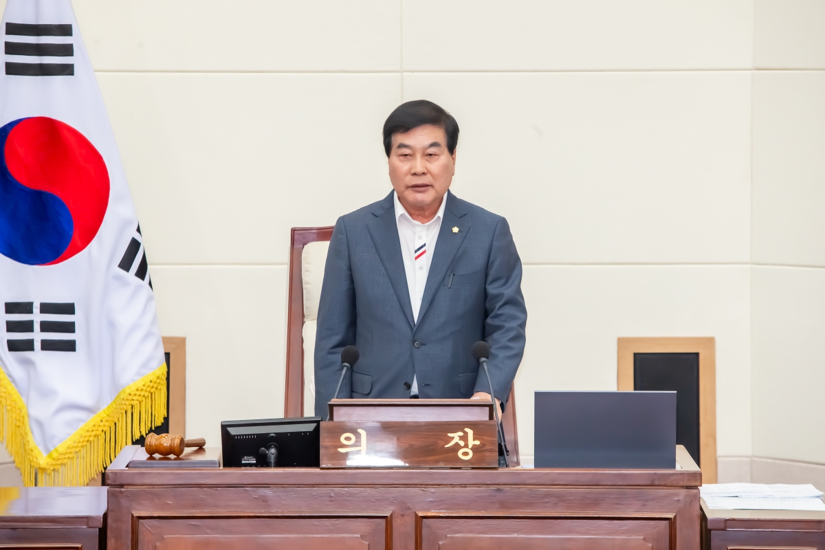 20240415-003[_P7U5932-제275회 임시회 제1차 본회의시 안주찬 의장 회의주재.jpg