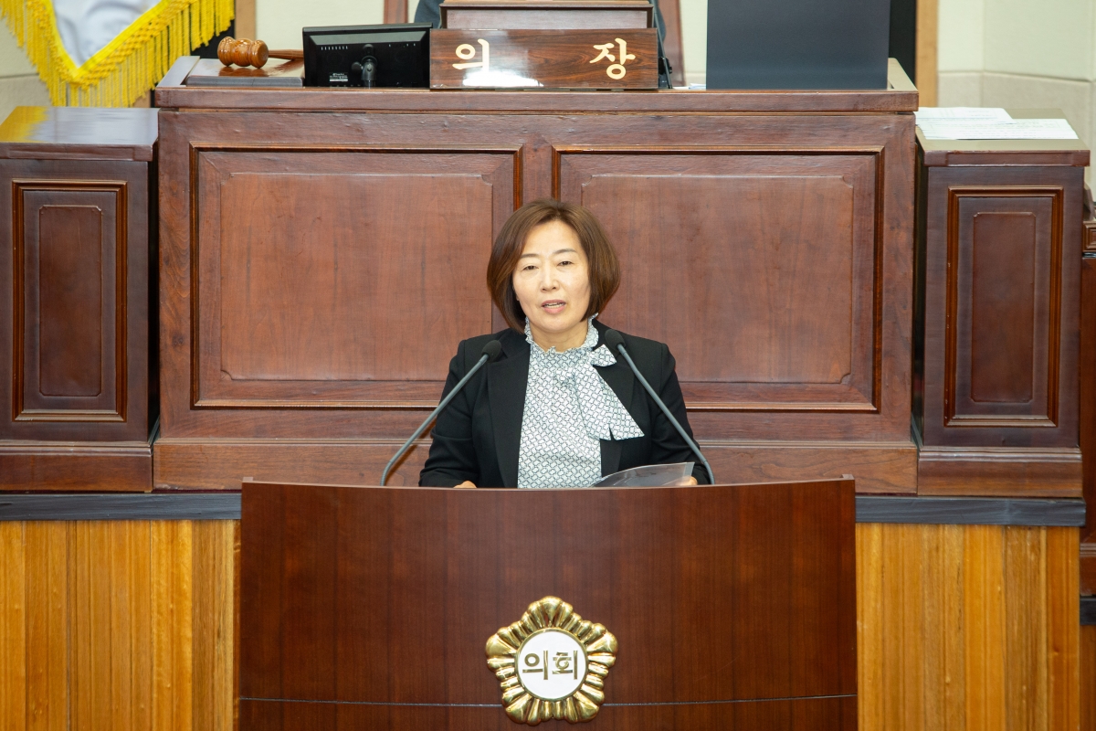 20240415-027[_P7U6008-제275회 임시회 제1차 본회의시 인사청문회특별위원장에 선임된 김춘남 의원 인사.jpg
