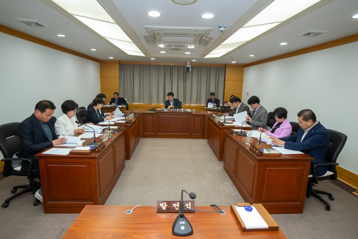 20240416-005[_P7U6027-제275회 임시회 의회운영위원회 소관 조례안 심사 및 2024년도 행정사무감사계획서 작성.jpg