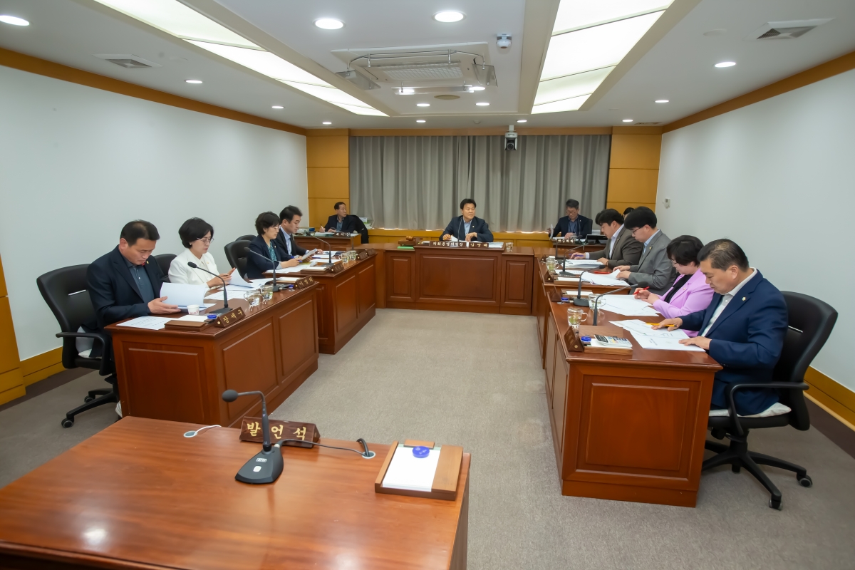 20240416-004[_P7U6026-제275회 임시회 의회운영위원회 소관 조례안 심사 및 2024년도 행정사무감사계획서 작성.jpg