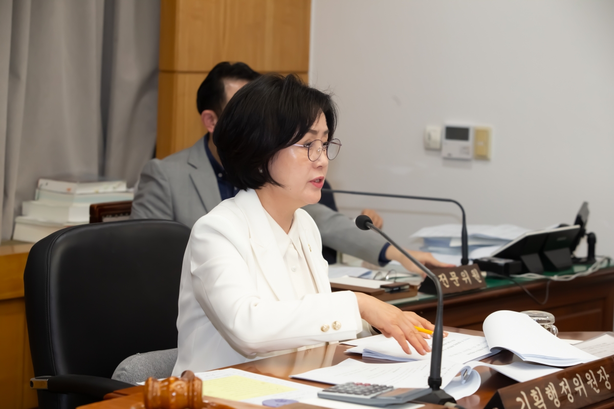 20240416-035[_P7U6156-제275회 임시회 기획행정위원회 소관 조례안 심사 및 2024년도 행정사무감사계획서 작성.jpg