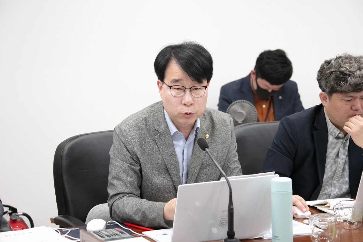 20240416-023[IMG_0489-제275회 임시회 기획행정위원회 소관 조례안 심사 및 2024년도 행정사무감사계획서 작성.jpg