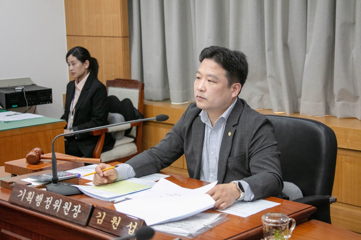 20240416-025[IMG_0500-제275회 임시회 기획행정위원회 소관 조례안 심사 및 2024년도 행정사무감사계획서 작성.jpg