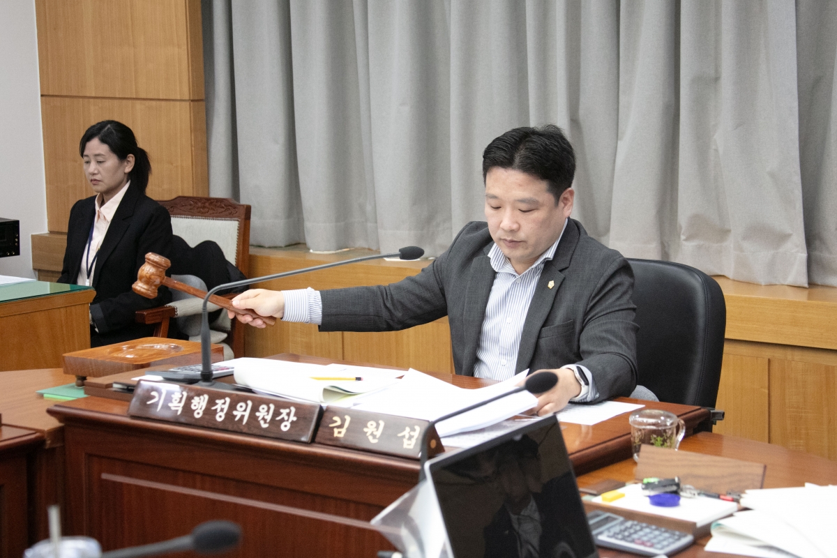 20240416-027[IMG_0507-제275회 임시회 기획행정위원회 소관 조례안 심사 및 2024년도 행정사무감사계획서 작성.jpg