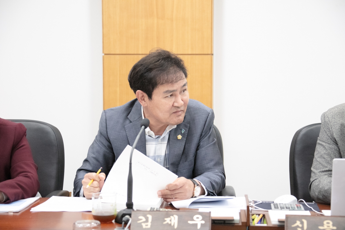 20240416-026[IMG_0503-제275회 임시회 기획행정위원회 소관 조례안 심사 및 2024년도 행정사무감사계획서 작성.jpg