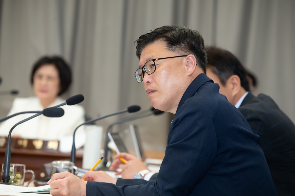 20240416-040[_P7U6197-제275회 임시회 기획행정위원회 소관 조례안 심사 및 2024년도 행정사무감사계획서 작성.jpg