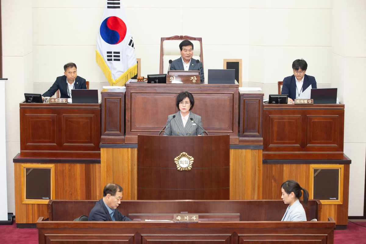 20240419-036[_P7U6688-제275회 임시회 제2차 본회의시 이명희 기획행정위원장 상임위 활동결과보고.jpg