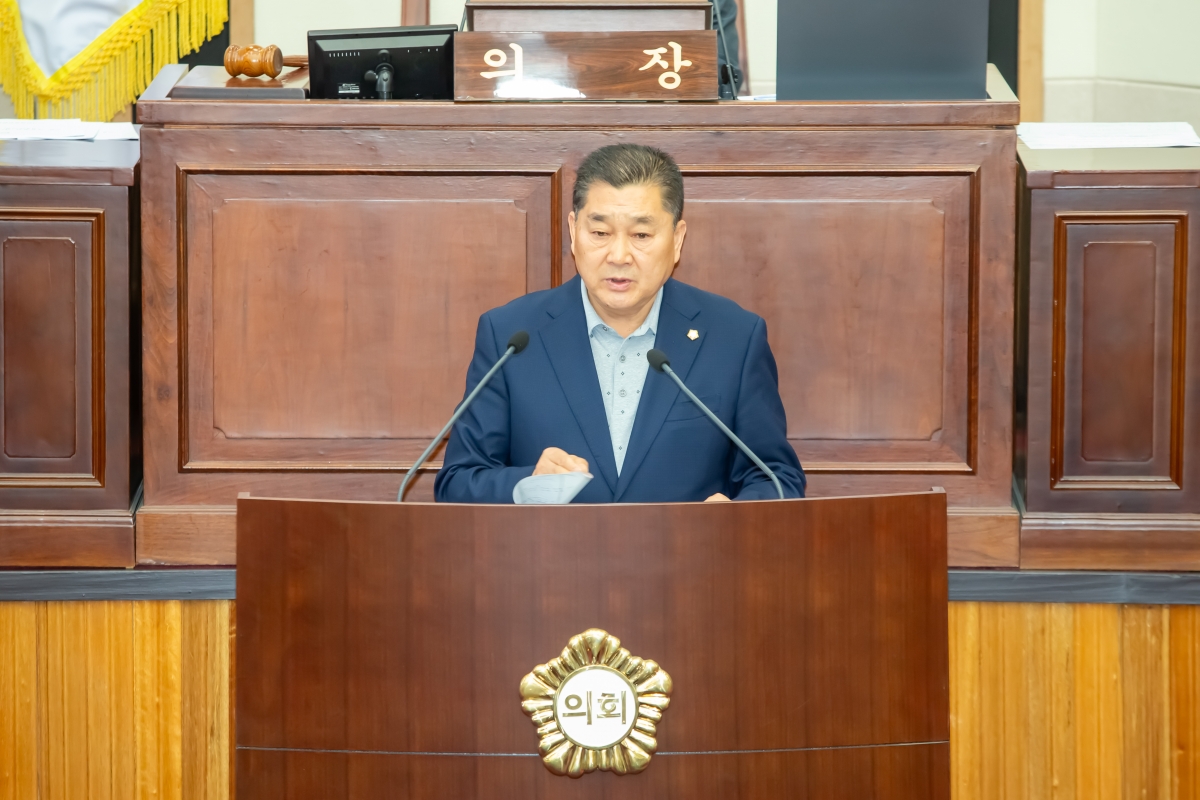 20240419-042[_P7U6715-제275회 임시회 제2차 본회의시 박세채 산업건설위원장 상임위 활동결과보고.jpg