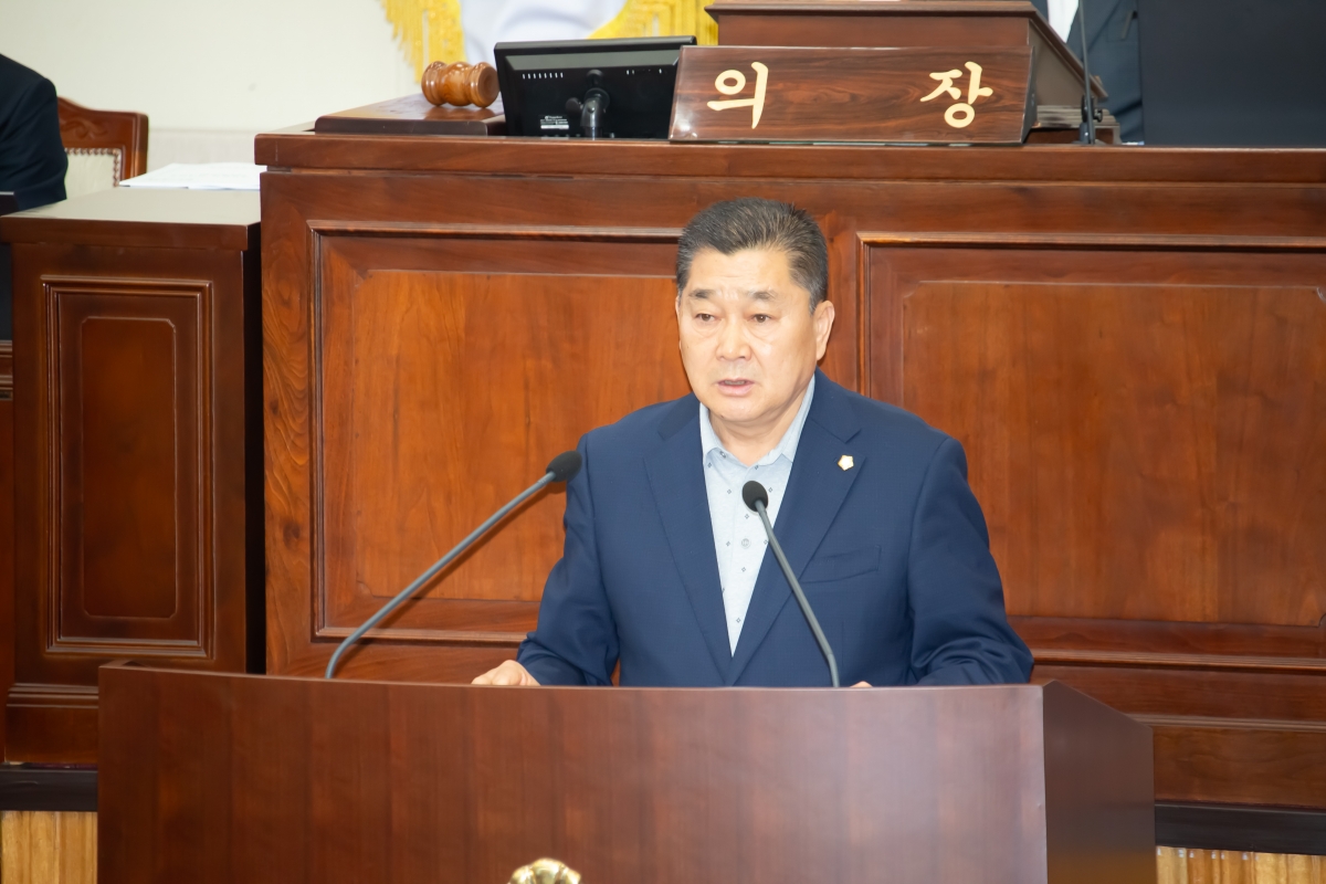 20240419-041[_P7U6713-제275회 임시회 제2차 본회의시 박세채 산업건설위원장 상임위 활동결과보고.jpg