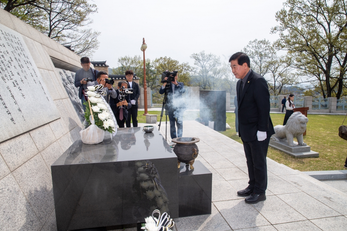20240411-024[_P7U5638-구자근, 강명구 제22대 국회의원 당선인과 충혼탑 및 선산공적비 13위 참배.jpg