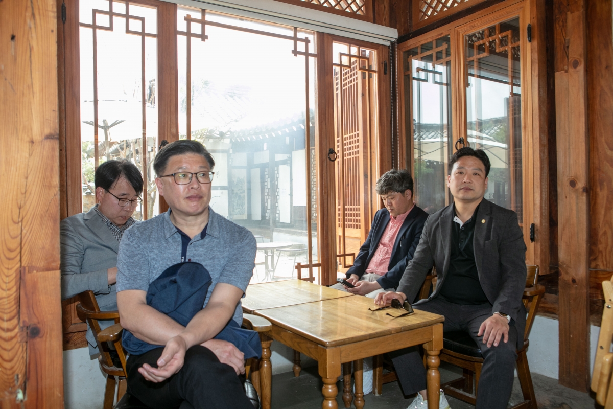 20240417-005[IMG_0541-제275회 임시회시 기획행정위원회 경주시 황리단길 비교견학.jpg