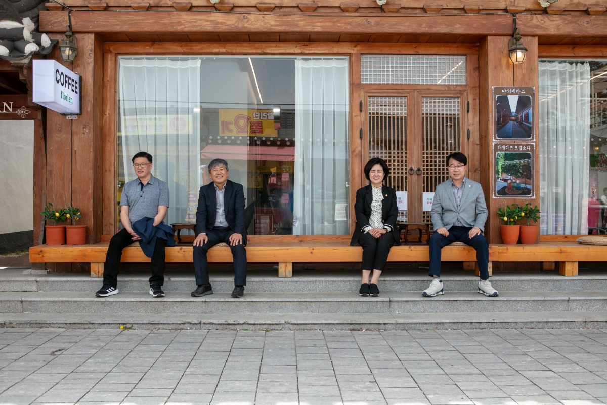 20240417-003[IMG_0537-제275회 임시회시 기획행정위원회 경주시 황리단길 비교견학.jpg