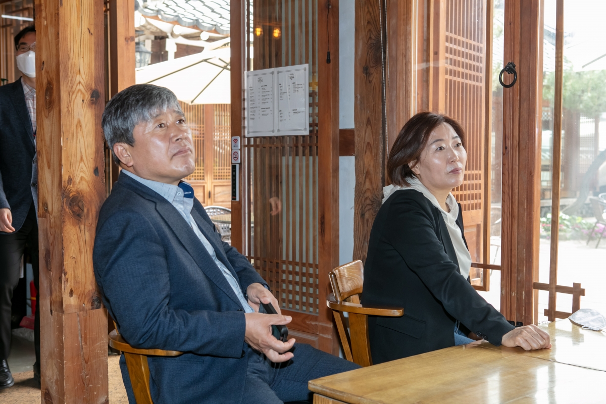 20240417-007[IMG_0545-제275회 임시회시 기획행정위원회 경주시 황리단길 비교견학.jpg