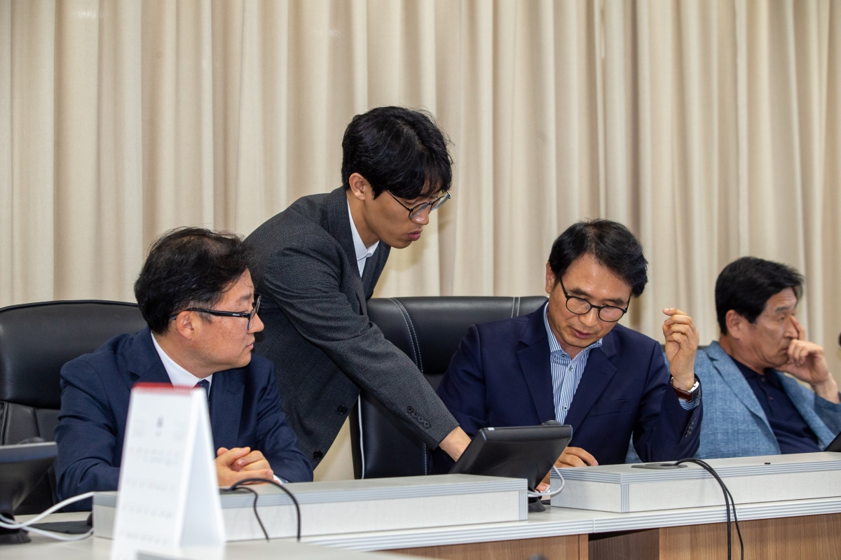 20240417-053[_P7U6266-제275회 임시회시 산업건설위원회 춘천시 버스정보시스템(BIS) 비교견학-1일차.jpg