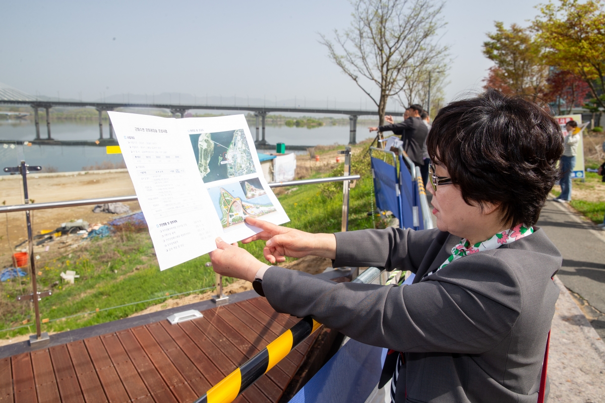 20240418-007[_P7U6524-제275회 임시회시 산업건설위원회 춘천시 근하수변 문화광장 조성현장 비교견학-2일차.jpg