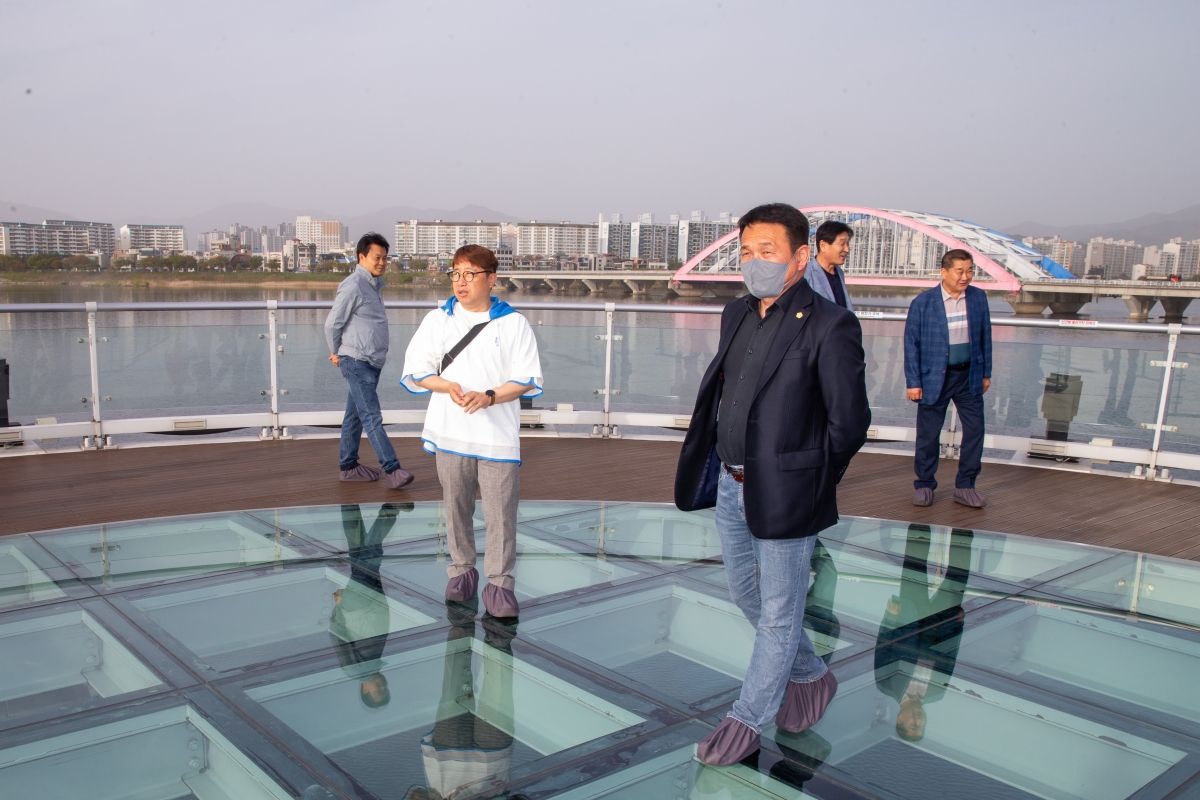 20240417-090[_P7U6381-제275회 임시회시 산업건설위원회 춘천시 소양강 스카이워크 비교견학-1일차.jpg