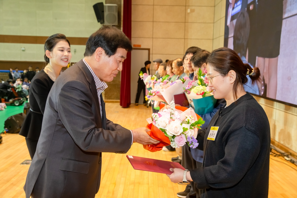 20240423-034[_P7U7183-제44회 장애인의 날 기념식.jpg