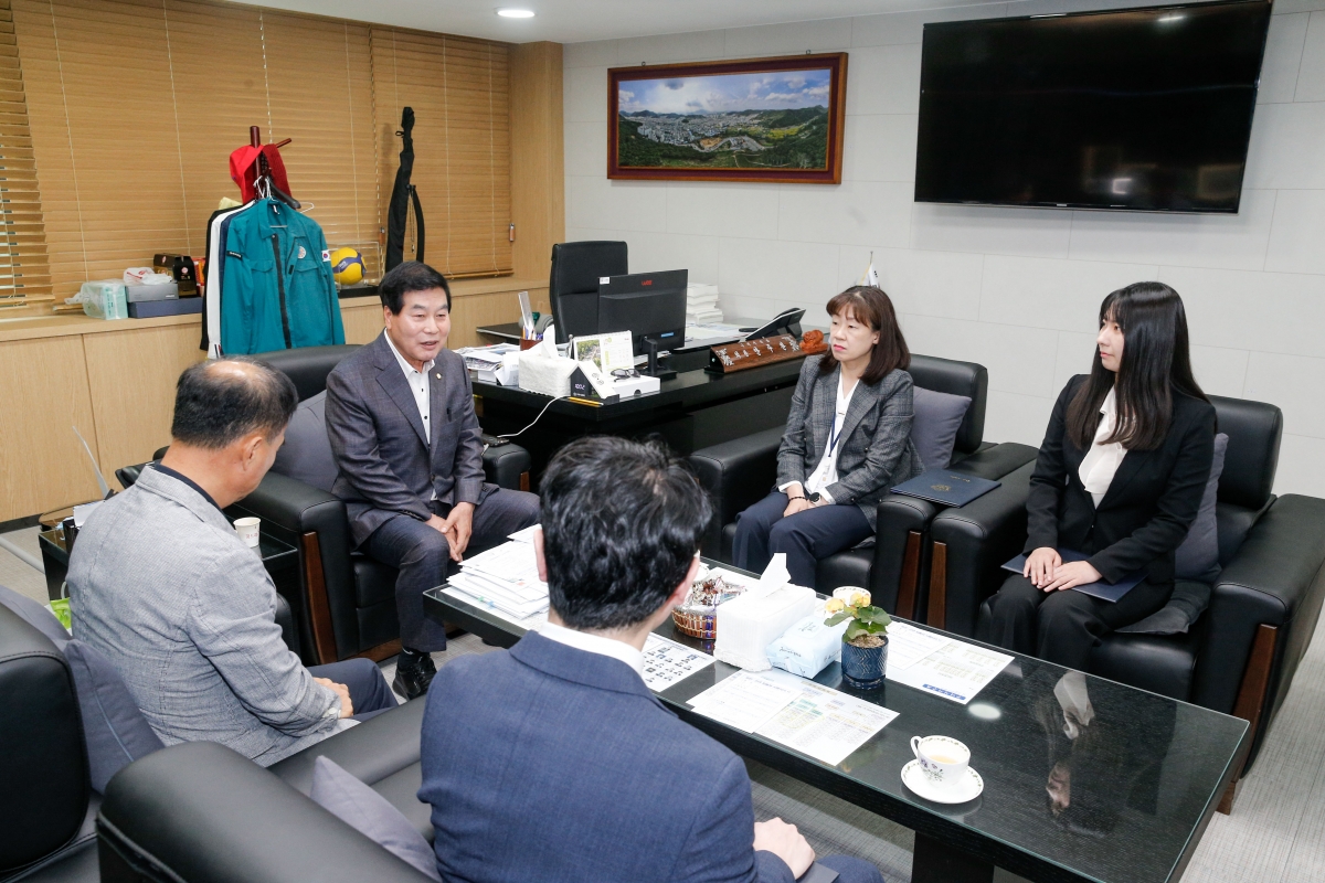 20240501-019[_P7U8856-1-구미시의회 임용장 수여식.jpg