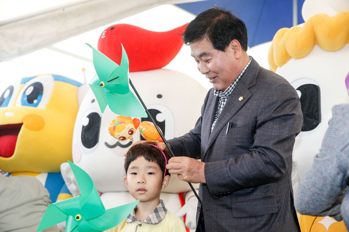 20240505-026[_P7U9275-1-제102회 어린이날 기념행사.jpg