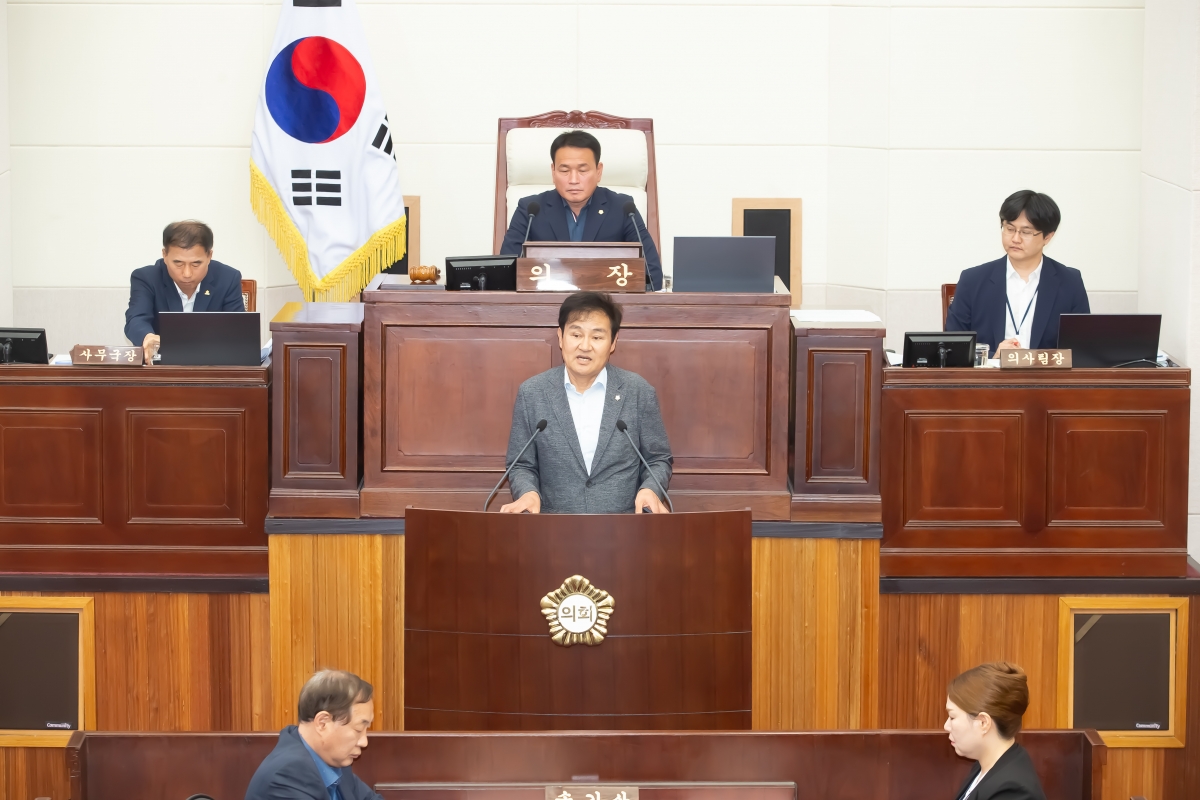 20240516-038[_P7U1478-제276회 임시회 제1차 본회의시 김재우 의원 구미시장 및 관계공무원 출석요구의 건 제안설명.jpg