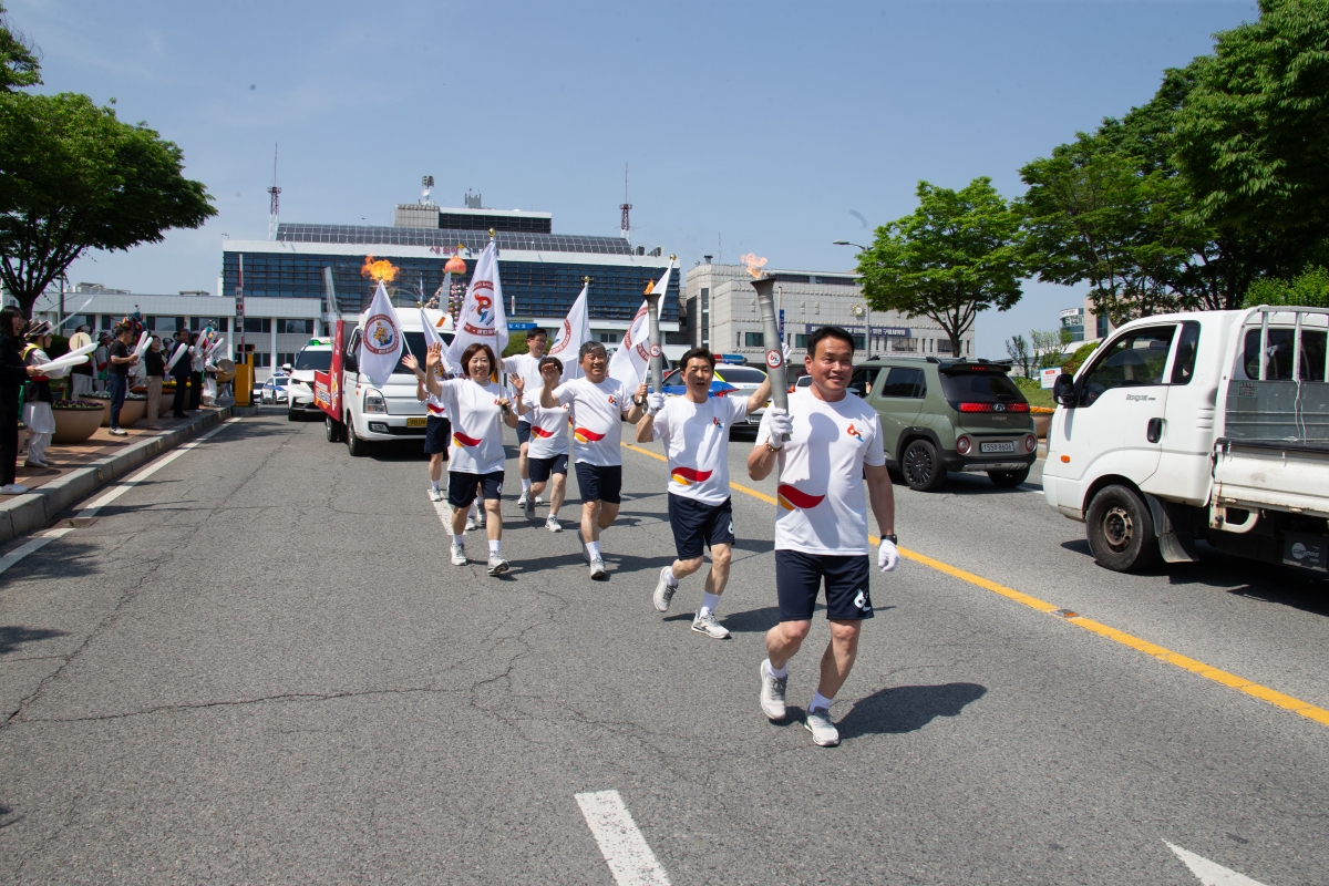 20240510-071[_P7U0220-제62회 경북도민체육대회 성화 출정식 및 성화 봉송.jpg