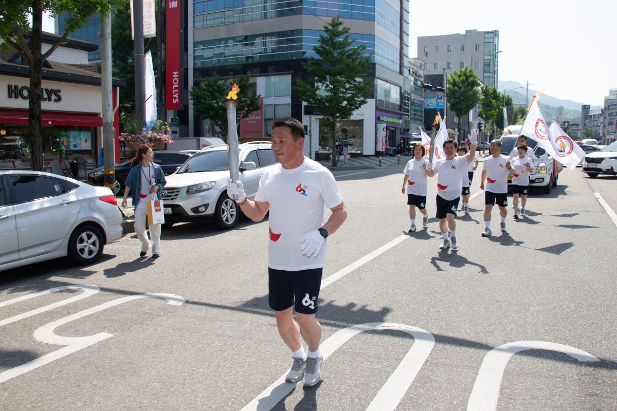 20240510-081[_P7U0242-제62회 경북도민체육대회 성화 출정식 및 성화 봉송.jpg