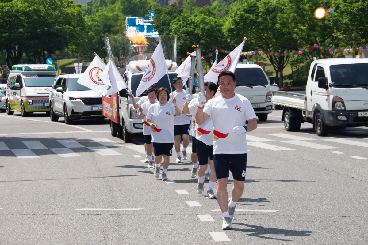 20240510-098[_P7U0281-제62회 경북도민체육대회 성화 출정식 및 성화 봉송.jpg