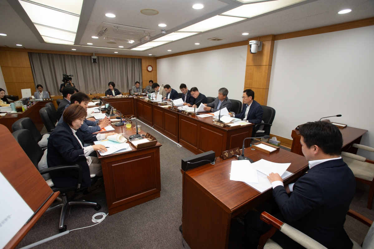 20240517-026[_P7U1614-제276회 임시회 기획행정위원회 조례안 심사활동.jpg
