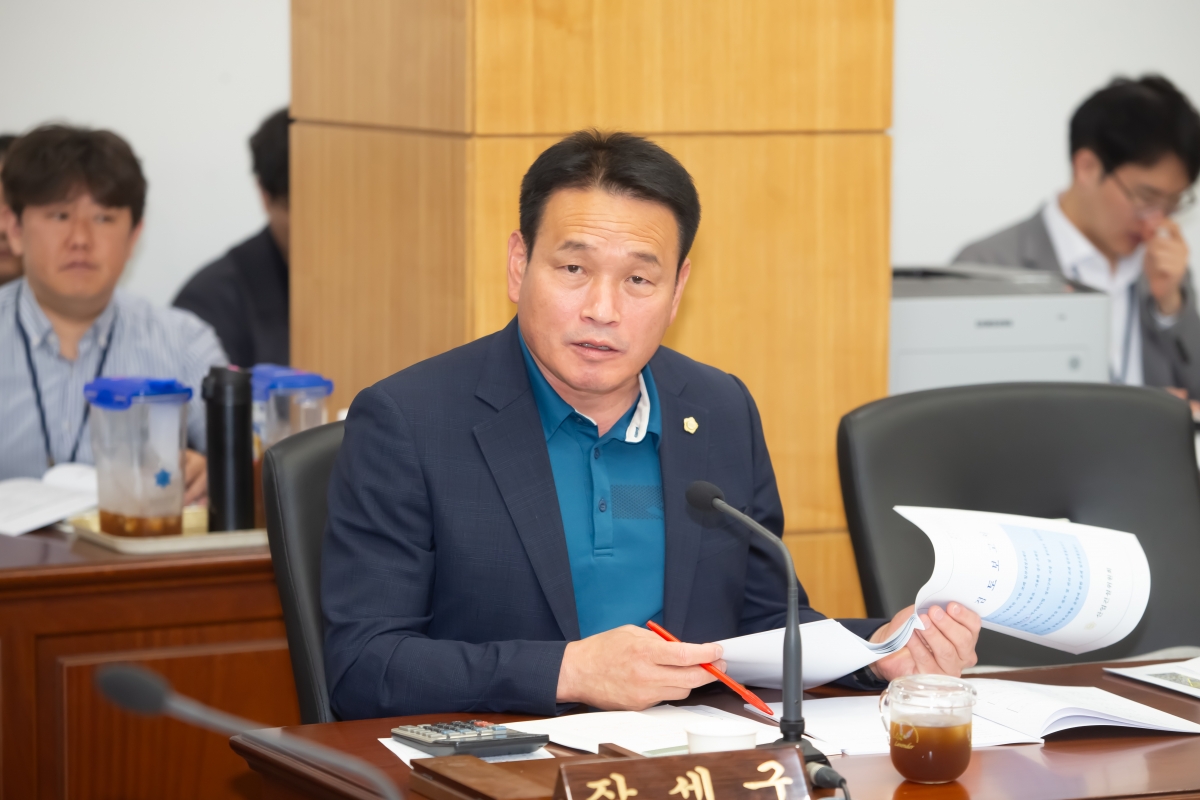 20240517-063[_P7U1717-제276회 임시회 산업건설위원회 조례안 심사활동.jpg