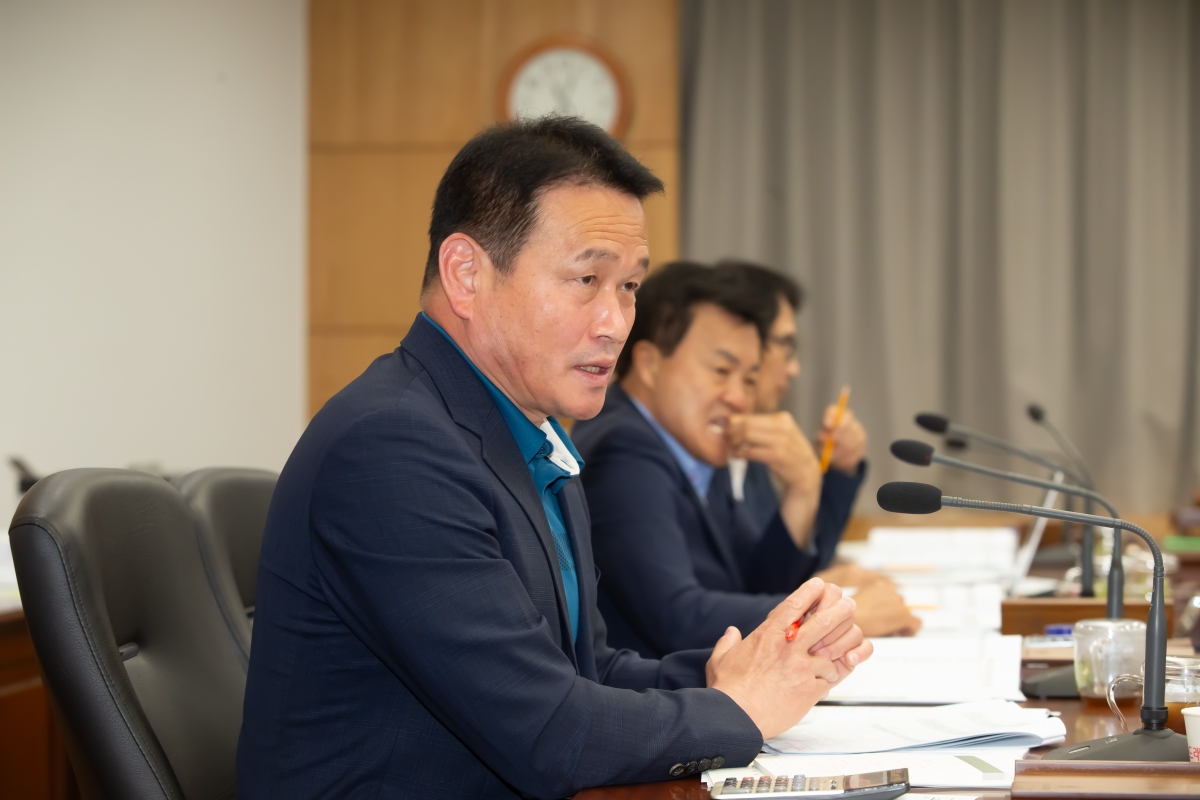 20240517-065[_P7U1723-제276회 임시회 산업건설위원회 조례안 심사활동.jpg