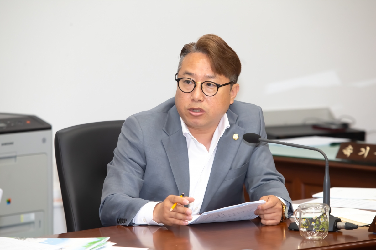 20240517-069[_P7U1738-제276회 임시회 산업건설위원회 조례안 심사활동.jpg