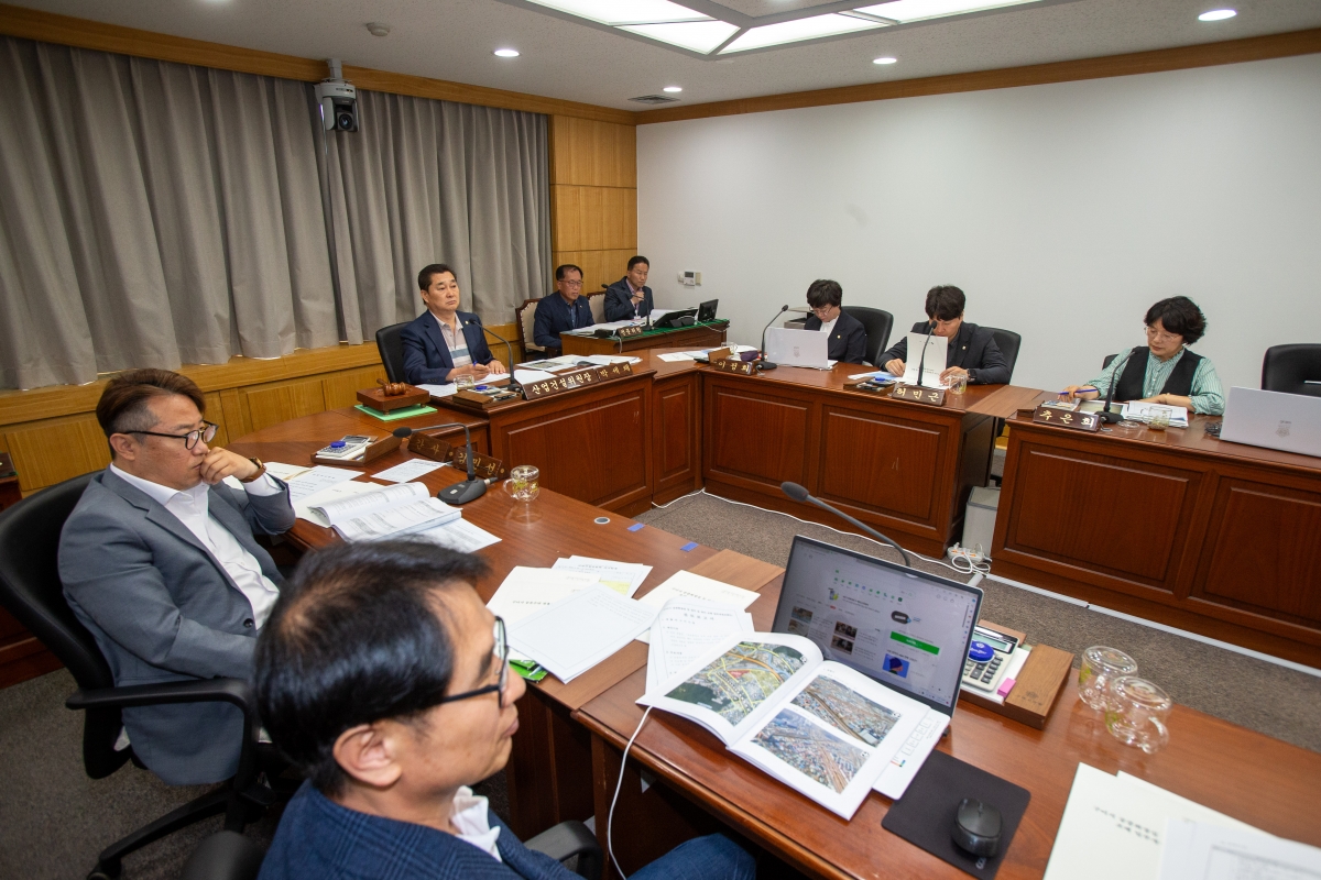 20240517-058[_P7U1716-제276회 임시회 산업건설위원회 조례안 심사활동.jpg
