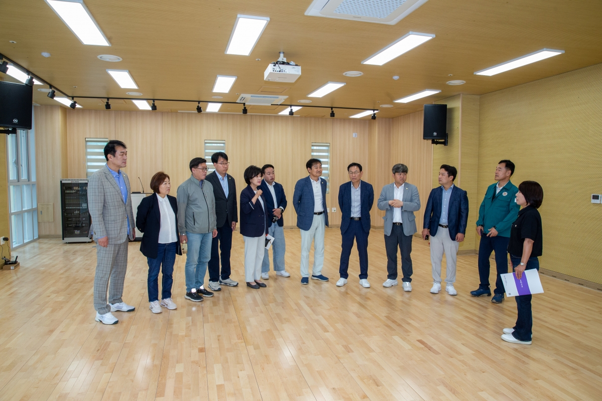 20240520-013[_P7U2222-제276회 임시회 기획행정위원회 구미생활문화센터 현장 방문.jpg