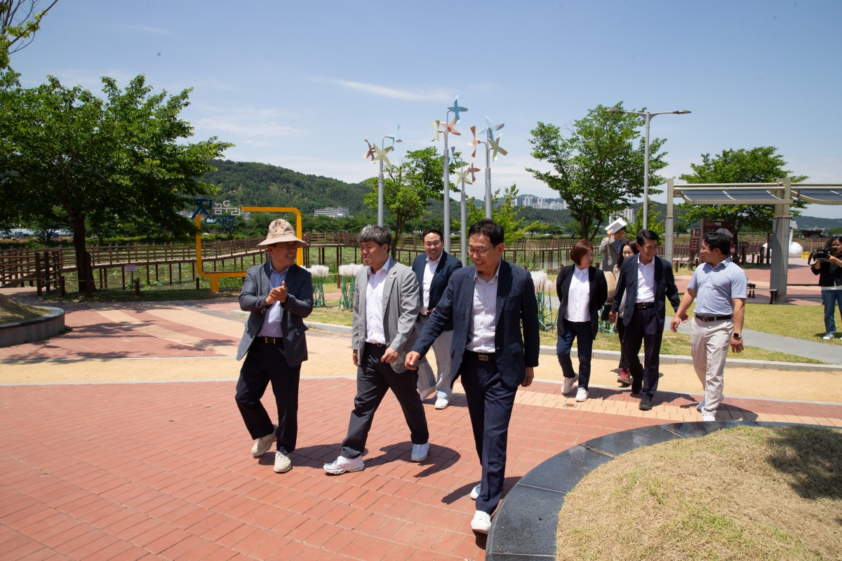20240520-063[_P7U2386-제276회 임시회 기획행정위원회 지산샛강생태공원 현장 방문.jpg