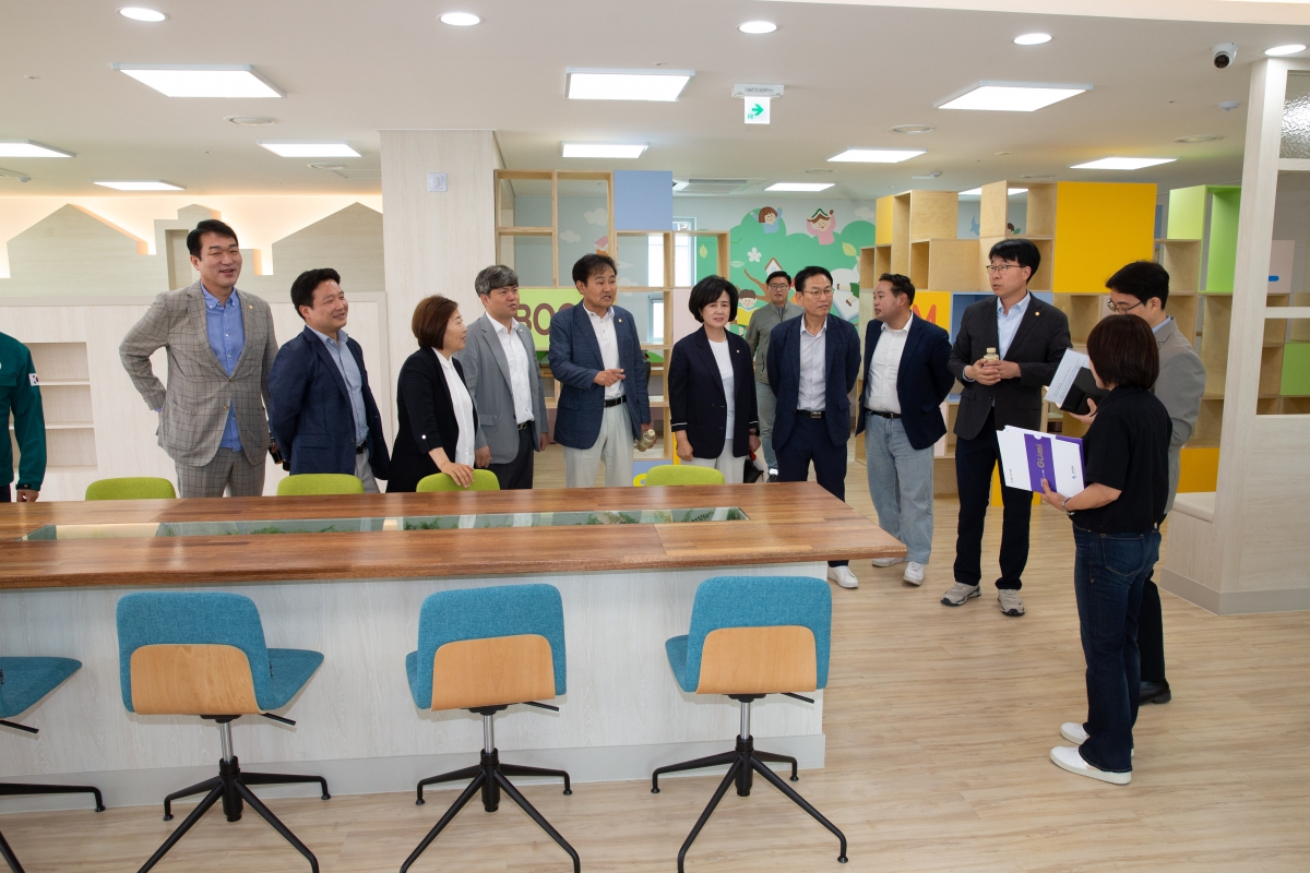 20240520-021[_P7U2251-제276회 임시회 기획행정위원회 구미생활문화센터 현장 방문.jpg