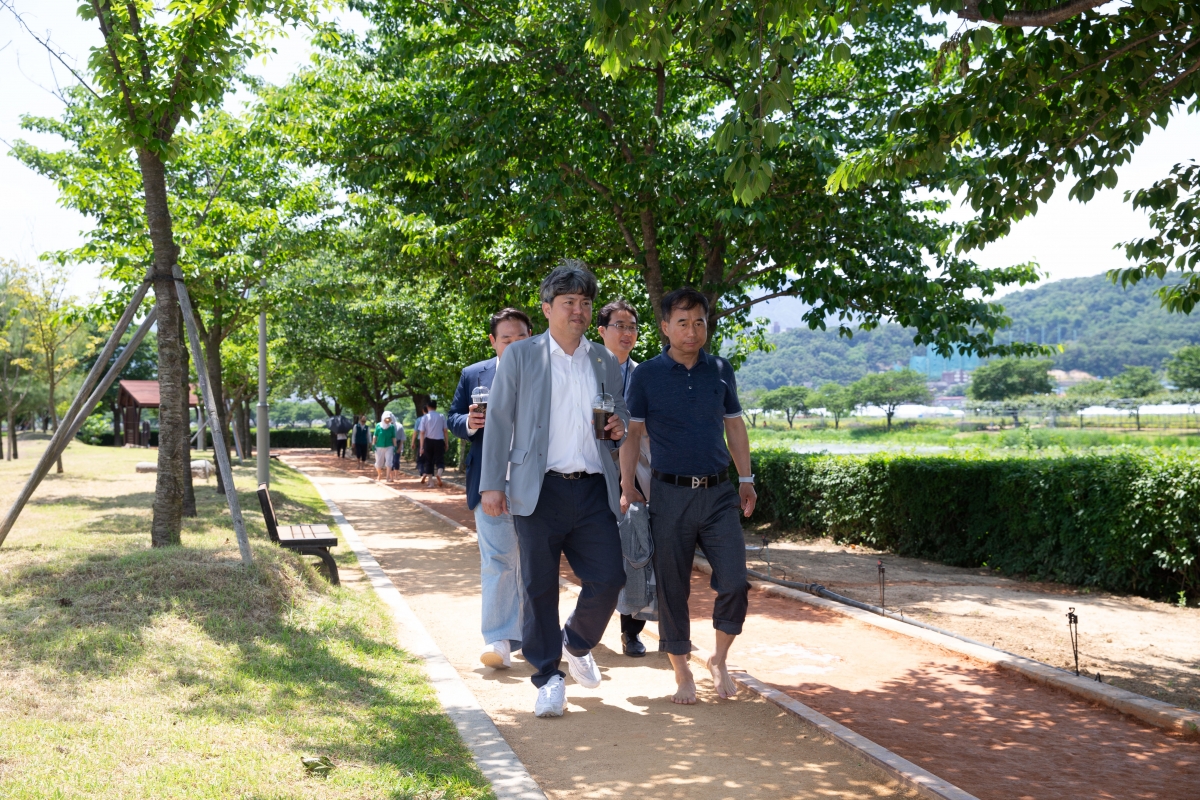 20240520-070[_P7U2406-제276회 임시회 기획행정위원회 지산샛강생태공원 현장 방문.jpg