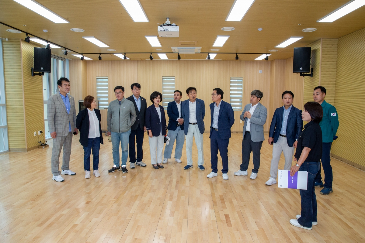20240520-014[_P7U2225-제276회 임시회 기획행정위원회 구미생활문화센터 현장 방문.jpg
