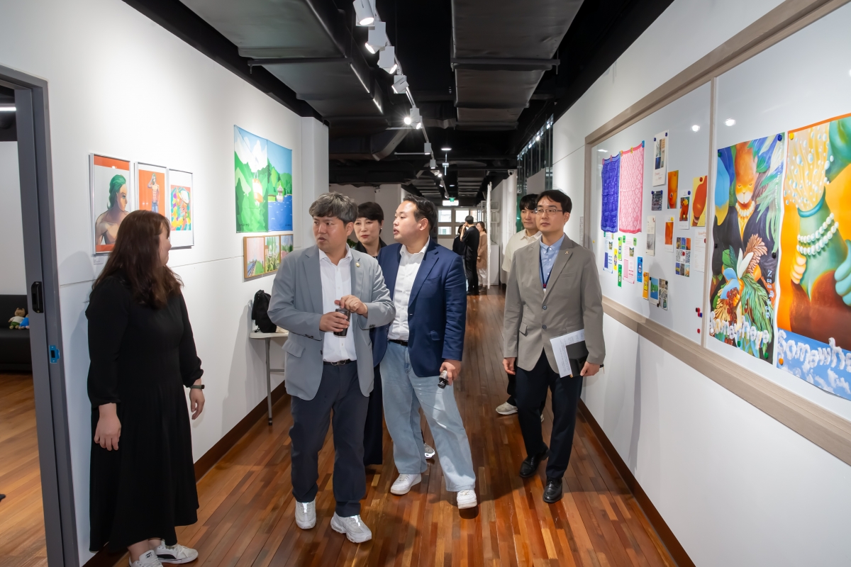 20240520-055[_P7U2348-제276회 임시회 기획행정위원회 구미청년상상마루 현장 방문.jpg