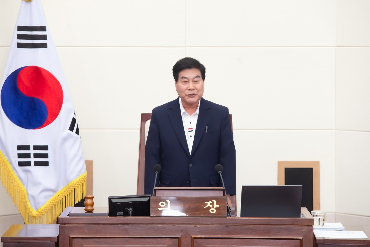 20240522-001[_P7U2652-제276회 임시회 제2차 본회의시 안주찬 의장 회의주재.jpg