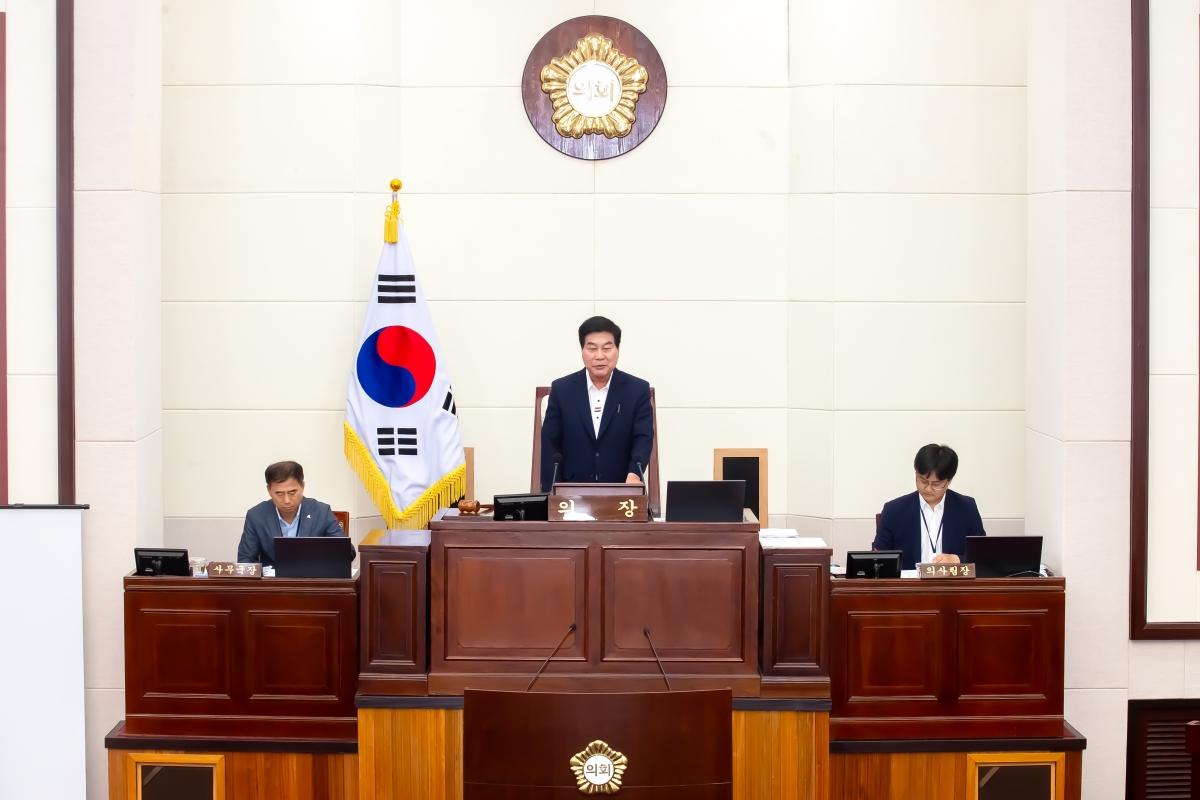 20240522-006[_P7U2739-제276회 임시회 제2차 본회의시 안주찬 의장 회의주재.jpg