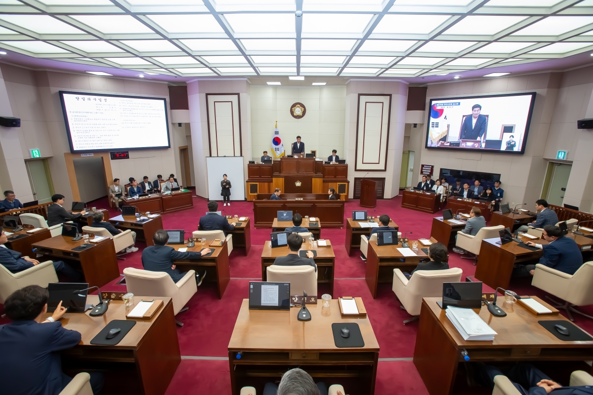 20240522-003[_P7U2717-제276회 임시회 제2차 본회의시 안주찬 의장 회의주재.jpg