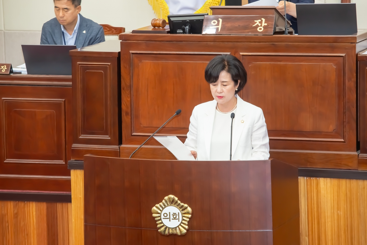 20240522-020[_P7U2733-제276회 임시회 제2차 본회의시 이명희 기획행정위원장 상임위원회 조례안 심사활동.jpg